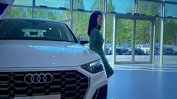 4s店女销售被上车图_汽车销售女图片_汽车店女销售